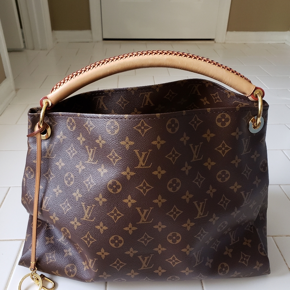 💯% Authentic Louis Vuitton Artsy MM